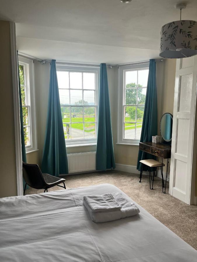 The Lion Hotel Llansantffraid-ym-Mechain Екстер'єр фото
